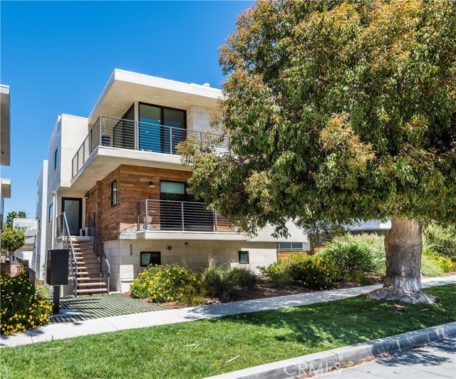 609 Longfellow Avenue, Hermosa Beach, California 90254, 4 Bedrooms Bedrooms, ,2 BathroomsBathrooms,Residential,Sold,Longfellow,SB18115812