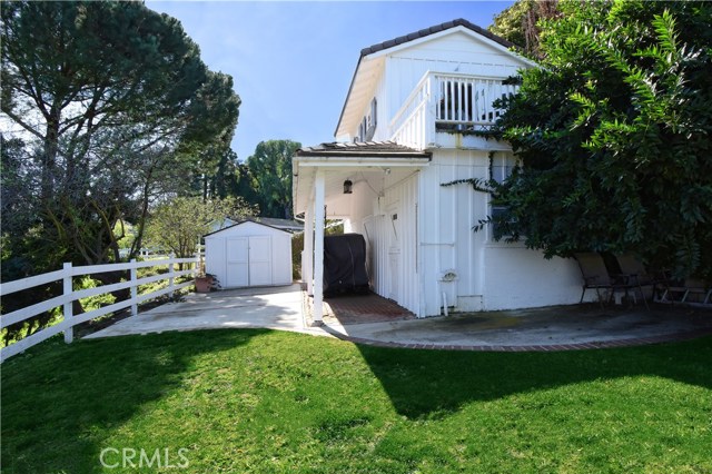 Lower pad with barn