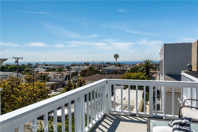 724 9TH, Hermosa Beach, California 90254, 4 Bedrooms Bedrooms, ,2 BathroomsBathrooms,Residential,Sold,9TH,SB19071398