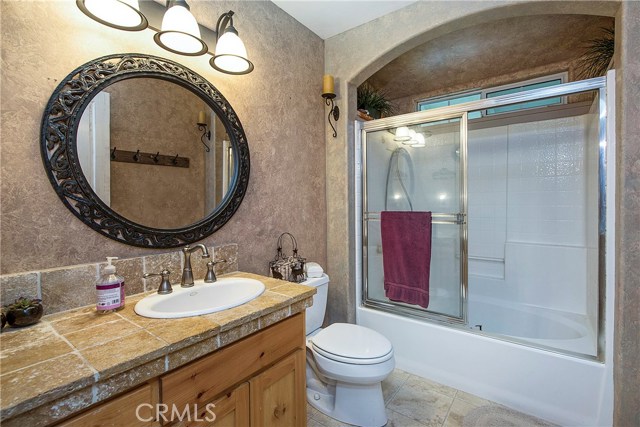 Hall Bathroom with tub/shower combo