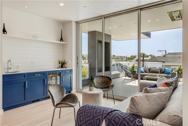 409 3rd Street, Manhattan Beach, California 90266, 5 Bedrooms Bedrooms, ,2 BathroomsBathrooms,Residential,Sold,3rd,SB19219164