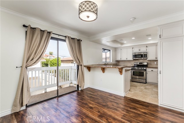 Kitchen/dining area and sliding doors to balcony