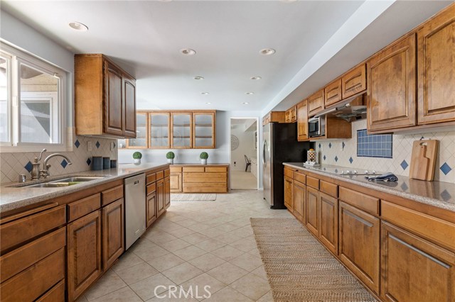 12 Latigo Lane, Rolling Hills Estates, California 90274, 4 Bedrooms Bedrooms, ,3 BathroomsBathrooms,Residential,Sold,Latigo,SB20204077