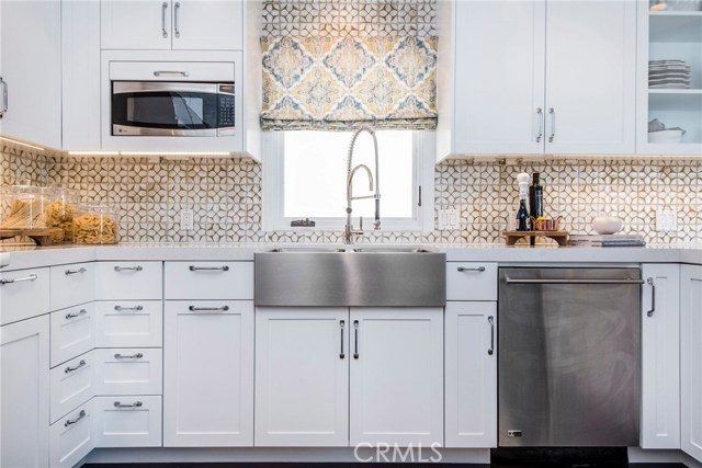 315 24th Street, Manhattan Beach, California 90266, 3 Bedrooms Bedrooms, ,3 BathroomsBathrooms,Residential,Sold,24th,SB19094149