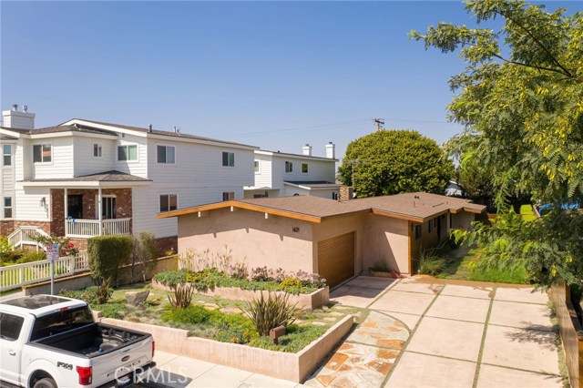 1421 17th Street, Manhattan Beach, California 90266, 3 Bedrooms Bedrooms, ,1 BathroomBathrooms,Residential,Sold,17th,SB20170029