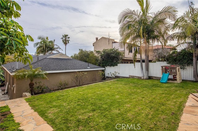 635 Avenue C, Redondo Beach, California 90277, 4 Bedrooms Bedrooms, ,1 BathroomBathrooms,Residential,Sold,Avenue C,SB19034000