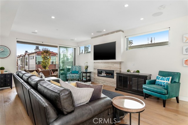 429 Marine Place, Manhattan Beach, California 90266, 4 Bedrooms Bedrooms, ,2 BathroomsBathrooms,Residential,Sold,Marine Place,SB21015394