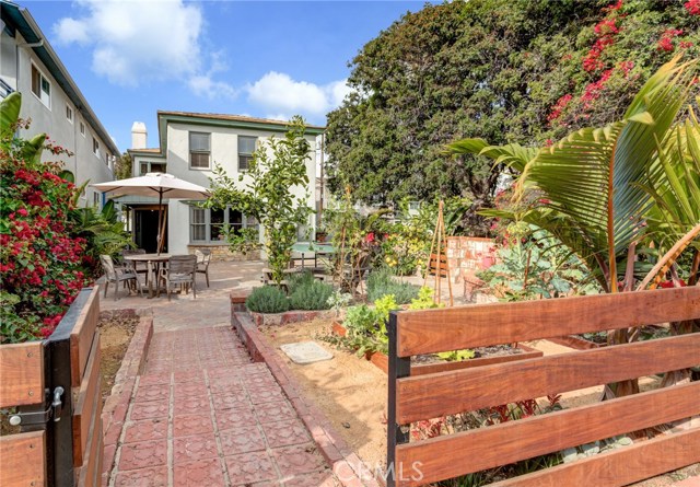 429 20th Street, Manhattan Beach, California 90266, 3 Bedrooms Bedrooms, ,1 BathroomBathrooms,Residential,Sold,20th,SB20228436