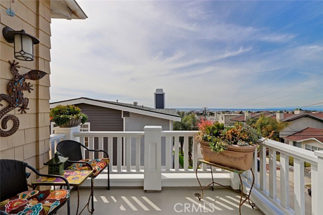 940 5th Street, Hermosa Beach, California 90254, 3 Bedrooms Bedrooms, ,2 BathroomsBathrooms,Residential,Sold,5th,SB18062477