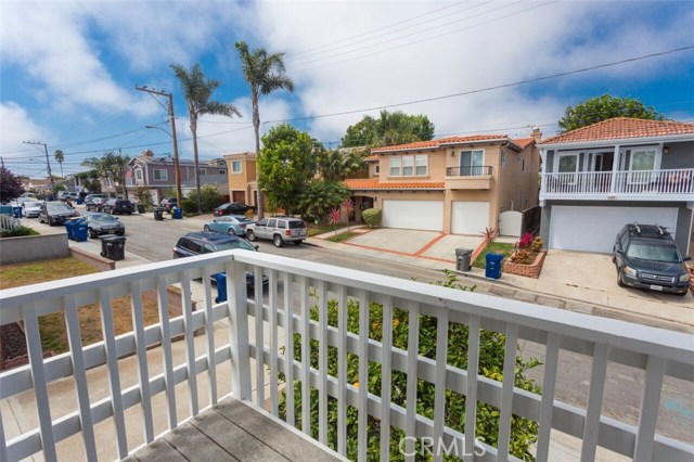 1252 20th Place, Hermosa Beach, California 90254, 3 Bedrooms Bedrooms, ,2 BathroomsBathrooms,Residential,Sold,20th,SB17206398