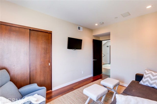 113 El Porto Street, Manhattan Beach, California 90266, 4 Bedrooms Bedrooms, ,2 BathroomsBathrooms,Residential,Sold,El Porto,SB19022186