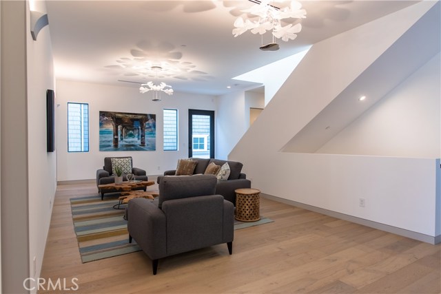 619 Knob Hill Avenue, Redondo Beach, California 90277, 5 Bedrooms Bedrooms, ,3 BathroomsBathrooms,Residential,Sold,Knob Hill,SB18022125