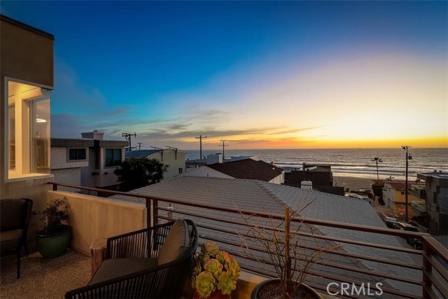 200 38th Street, Manhattan Beach, California 90266, 3 Bedrooms Bedrooms, ,4 BathroomsBathrooms,Residential,Sold,38th,PW21027936
