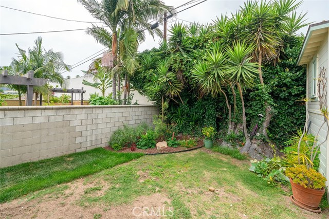 1717 11th Street, Manhattan Beach, California 90266, 3 Bedrooms Bedrooms, ,1 BathroomBathrooms,Residential,Sold,11th,SB19159919