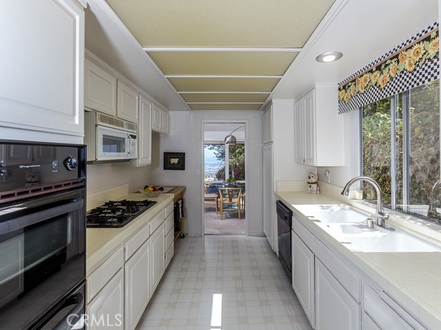 30048 Knoll View Drive, Rancho Palos Verdes, California 90275, 3 Bedrooms Bedrooms, ,2 BathroomsBathrooms,Residential,Sold,Knoll View,PV19091572