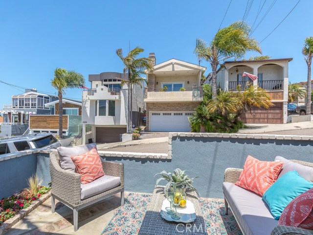1136 2nd Street, Hermosa Beach, California 90254, 4 Bedrooms Bedrooms, ,3 BathroomsBathrooms,Residential,Sold,2nd,SB19115231