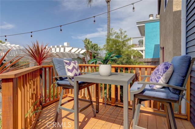 1251 7th Place, Hermosa Beach, California 90254, 3 Bedrooms Bedrooms, ,2 BathroomsBathrooms,Residential,Sold,7th,SB21160039