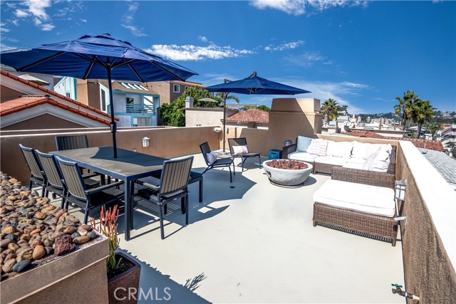 1129 Cypress Avenue, Hermosa Beach, California 90254, 4 Bedrooms Bedrooms, ,2 BathroomsBathrooms,Residential,Sold,Cypress,SB20211867