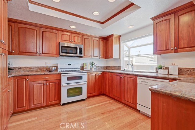 109 Helberta Avenue, Redondo Beach, California 90277, 3 Bedrooms Bedrooms, ,2 BathroomsBathrooms,Residential,Sold,Helberta,SB18059847