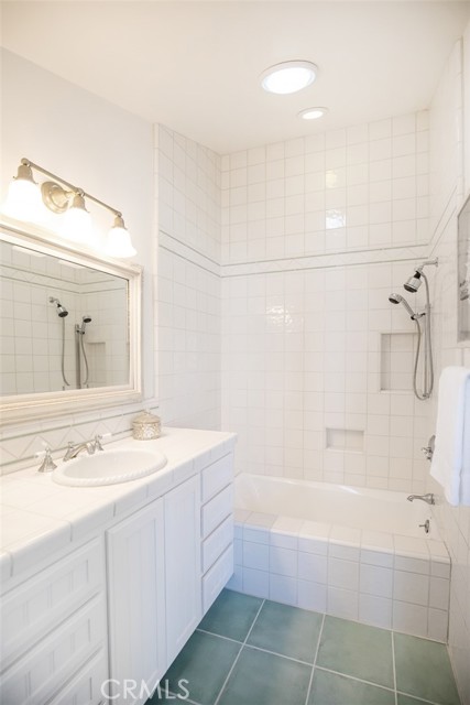 400 1st Street, Manhattan Beach, California 90266, 5 Bedrooms Bedrooms, ,5 BathroomsBathrooms,Residential,Sold,1st,SB21021125