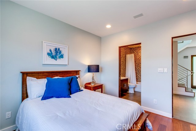 113 El Porto Street, Manhattan Beach, California 90266, 4 Bedrooms Bedrooms, ,2 BathroomsBathrooms,Residential,Sold,El Porto,SB19022186