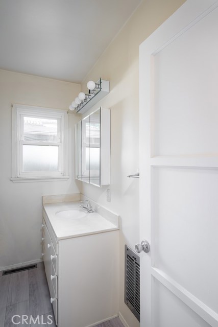 609 35th Street, Manhattan Beach, California 90266, 4 Bedrooms Bedrooms, ,1 BathroomBathrooms,Residential,Sold,35th,SB20233626