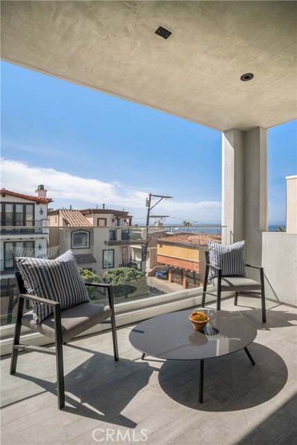 221 1st Street, Manhattan Beach, California 90266, 3 Bedrooms Bedrooms, ,3 BathroomsBathrooms,Residential,Sold,1st,SB19034815