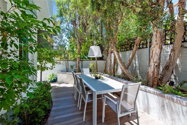 2201 Oak Avenue, Manhattan Beach, California 90266, 5 Bedrooms Bedrooms, ,5 BathroomsBathrooms,Residential,Sold,Oak,SB21126530