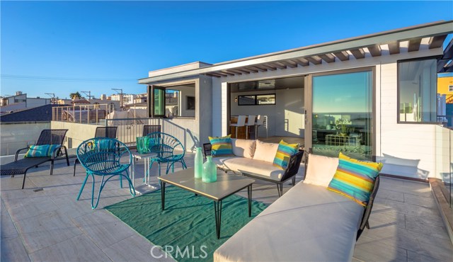 1530 Manhattan Avenue, Hermosa Beach, California 90254, 4 Bedrooms Bedrooms, ,3 BathroomsBathrooms,Residential,Sold,Manhattan,SB17147008