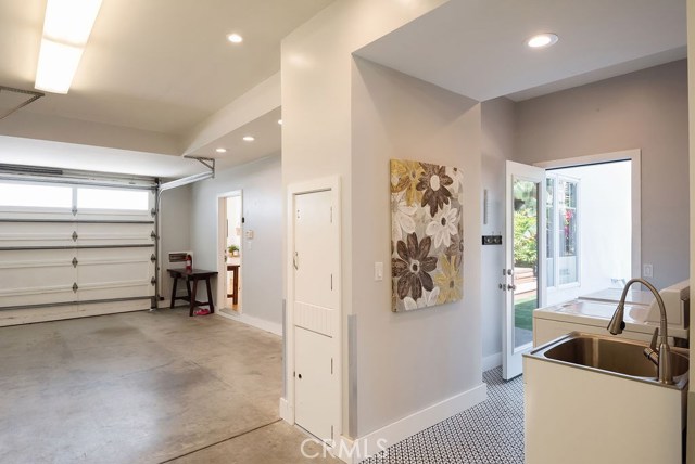 909 8th Street, Hermosa Beach, California 90254, 5 Bedrooms Bedrooms, ,4 BathroomsBathrooms,Residential,Sold,8th,SB20212792