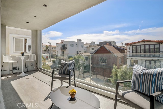 221 1st Street, Manhattan Beach, California 90266, 3 Bedrooms Bedrooms, ,3 BathroomsBathrooms,Residential,Sold,1st,SB19034815