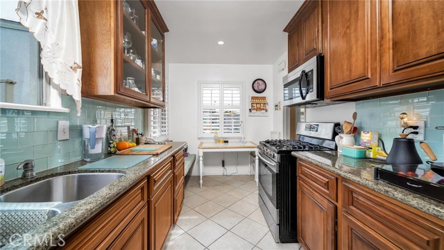 3 Bed Home for Sale in Hawthorne, California