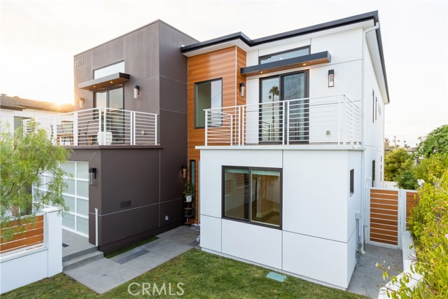 2201 Ripley Avenue, Redondo Beach, California 90278, 5 Bedrooms Bedrooms, ,5 BathroomsBathrooms,Residential,Sold,Ripley,SB20125595