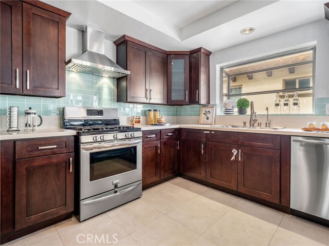 kitchen w/newer Shaker cabinets