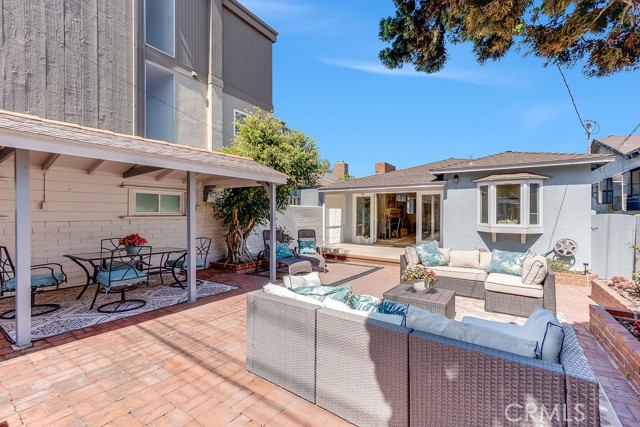 412 Marine Avenue, Manhattan Beach, California 90266, 3 Bedrooms Bedrooms, ,Residential,Sold,Marine,SB21057132