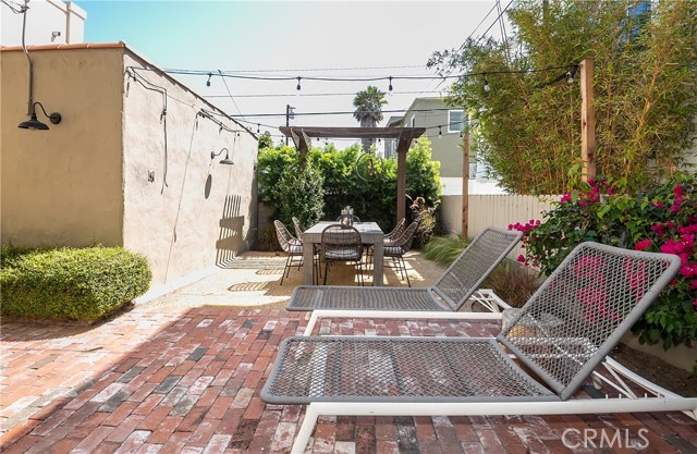 330 28th Street, Hermosa Beach, California 90254, 3 Bedrooms Bedrooms, ,2 BathroomsBathrooms,Residential,Sold,28th,SB19223758