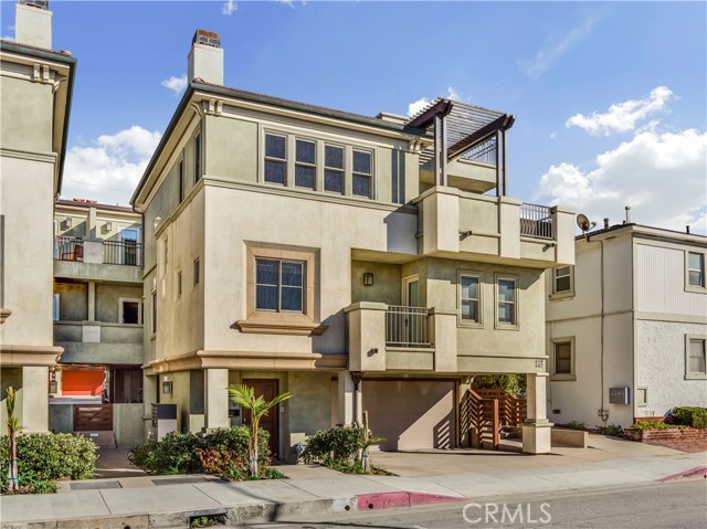 640 Hermosa Avenue, Hermosa Beach, California 90254, 3 Bedrooms Bedrooms, ,3 BathroomsBathrooms,Residential,Sold,Hermosa,SB20004668