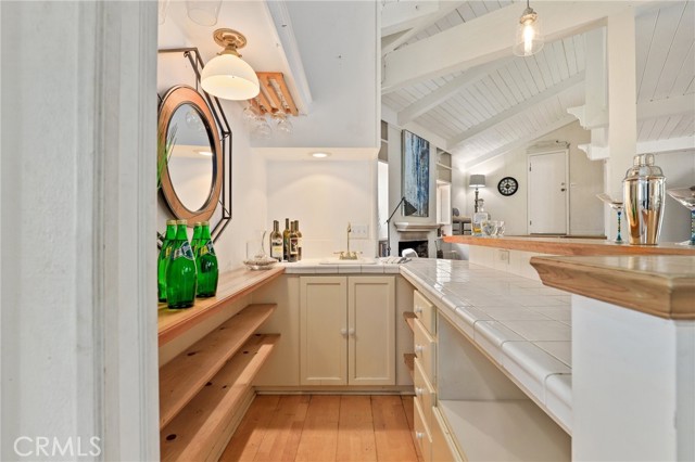 Great open wet bar in the center of the living space....perfect for entertaining family and friends!