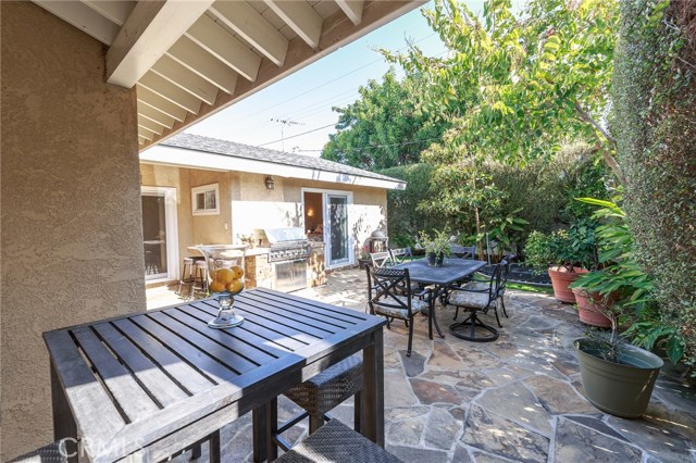 Beautifully Landscaped Private Yard - Outdoor Dining Area, Built-In BBQ, In-Ground Trampoline, Sound Speakers ...... Beautifully Landscaped Private Yard - Outdoor Dining Area, Built-In BBQ, In-Ground Trampoline, Sound Speakers ......