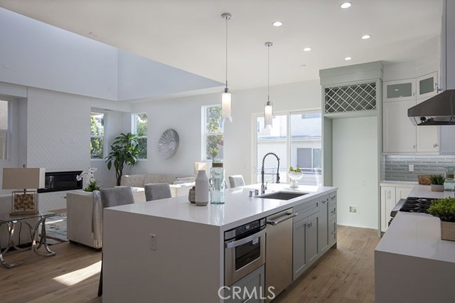 213 Juanita Avenue, Redondo Beach, California 90277, 4 Bedrooms Bedrooms, ,4 BathroomsBathrooms,Residential,Sold,Juanita,SB19068362