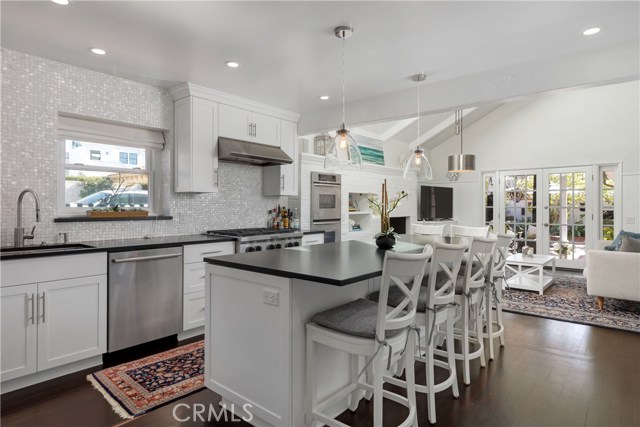 668 36th Street, Manhattan Beach, California 90266, 3 Bedrooms Bedrooms, ,2 BathroomsBathrooms,Residential,Sold,36th,SB21007690