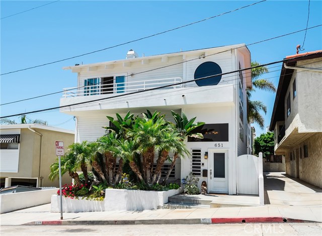 651 4th Street, Hermosa Beach, California 90254, 3 Bedrooms Bedrooms, ,2 BathroomsBathrooms,Residential,Sold,4th,SB20132853