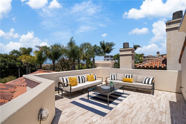 712 Sapphire Street, Redondo Beach, California 90277, 5 Bedrooms Bedrooms, ,3 BathroomsBathrooms,Residential,Sold,Sapphire,SB21110683