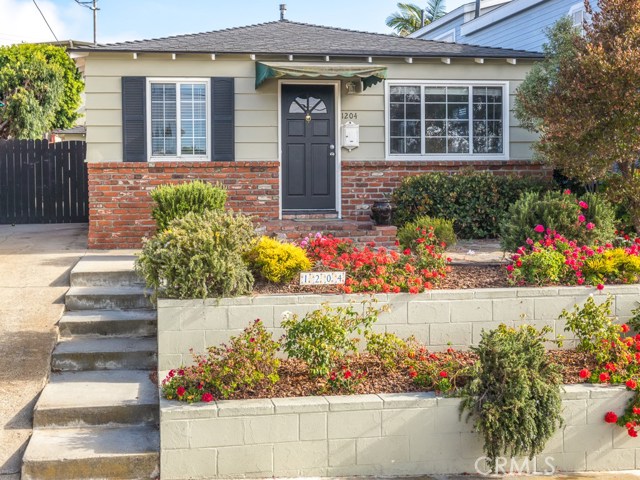 1204 11th Place, Hermosa Beach, California 90254, 3 Bedrooms Bedrooms, ,2 BathroomsBathrooms,Residential,Sold,11th,SB20162498
