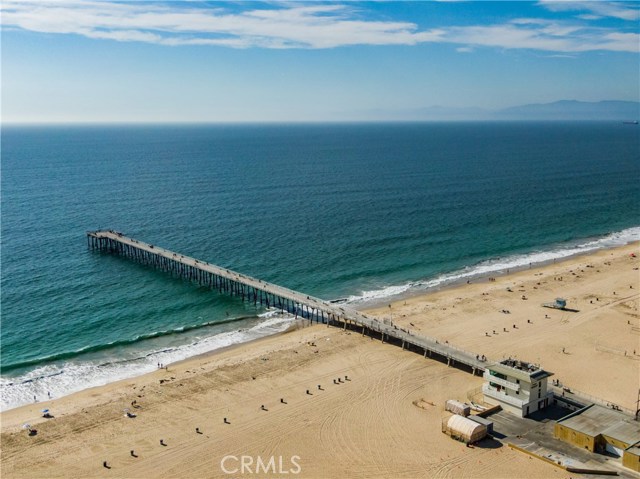 Enjoy the nearby Hermosa Pier, just a few clocks away