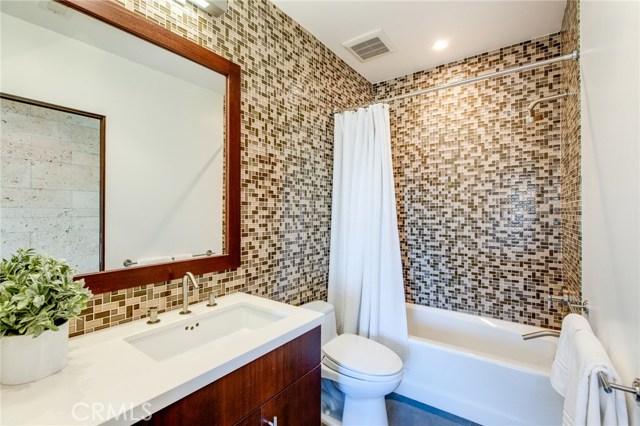 113 El Porto Street, Manhattan Beach, California 90266, 4 Bedrooms Bedrooms, ,2 BathroomsBathrooms,Residential,Sold,El Porto,SB19022186