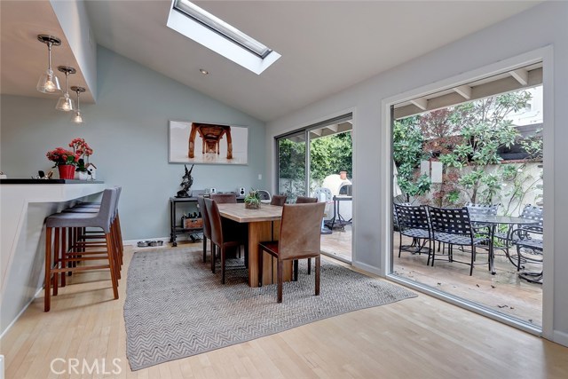 1212 Elm Avenue, Manhattan Beach, California 90266, 3 Bedrooms Bedrooms, ,2 BathroomsBathrooms,Residential,Sold,Elm,SB19051090