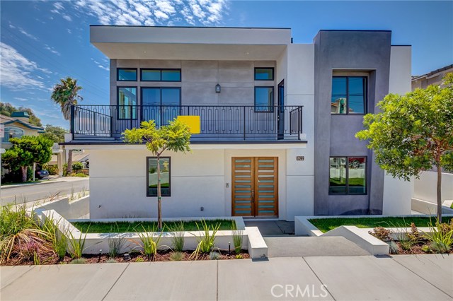 1922 Vanderbilt Lane, Redondo Beach, California 90278, 5 Bedrooms Bedrooms, ,5 BathroomsBathrooms,Residential,Sold,Vanderbilt,PV19214347