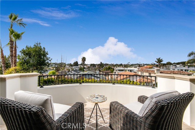 937 8th Street, Manhattan Beach, California 90266, 5 Bedrooms Bedrooms, ,5 BathroomsBathrooms,Residential,Sold,8th,SB21065307