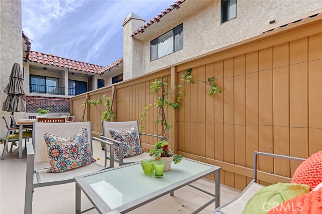 105 Irena Avenue, Redondo Beach, California 90277, 3 Bedrooms Bedrooms, ,3 BathroomsBathrooms,Residential,Sold,Irena,SB17195554